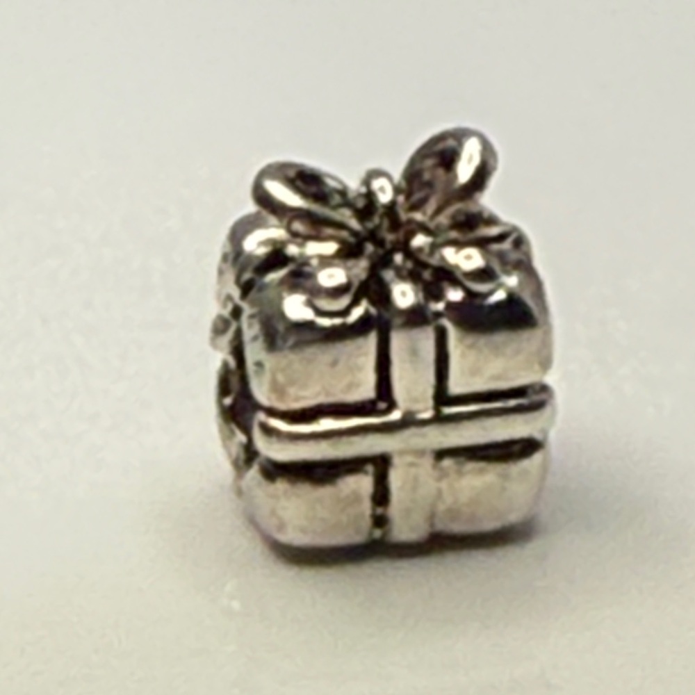 Retired Pandora Sterling Silver Gift Box Charm 790400